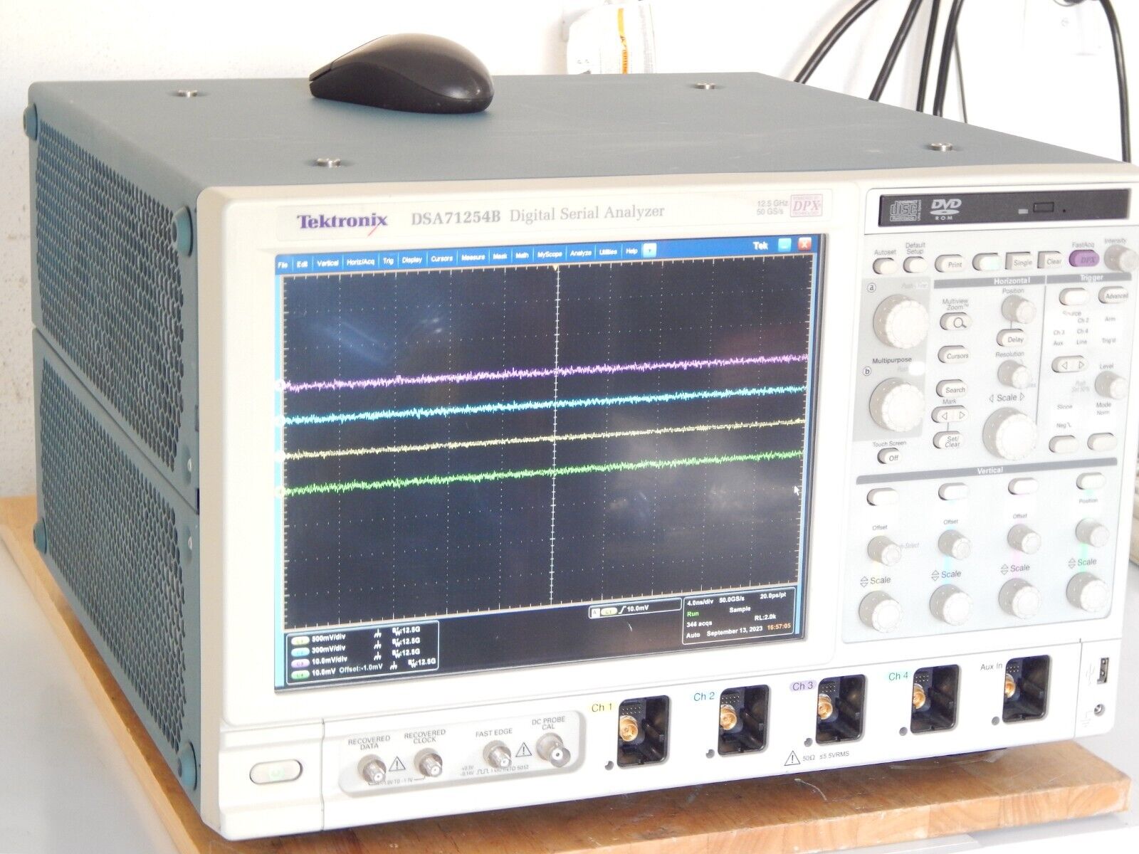 Tektronix DSA71254B 12.5Ghz 50Gs/s 4CH Digital Serial Analyzer Tektronix DSA71254B 12.5Ghz 50Gs/s 4CH Digital Serial Analyzer
